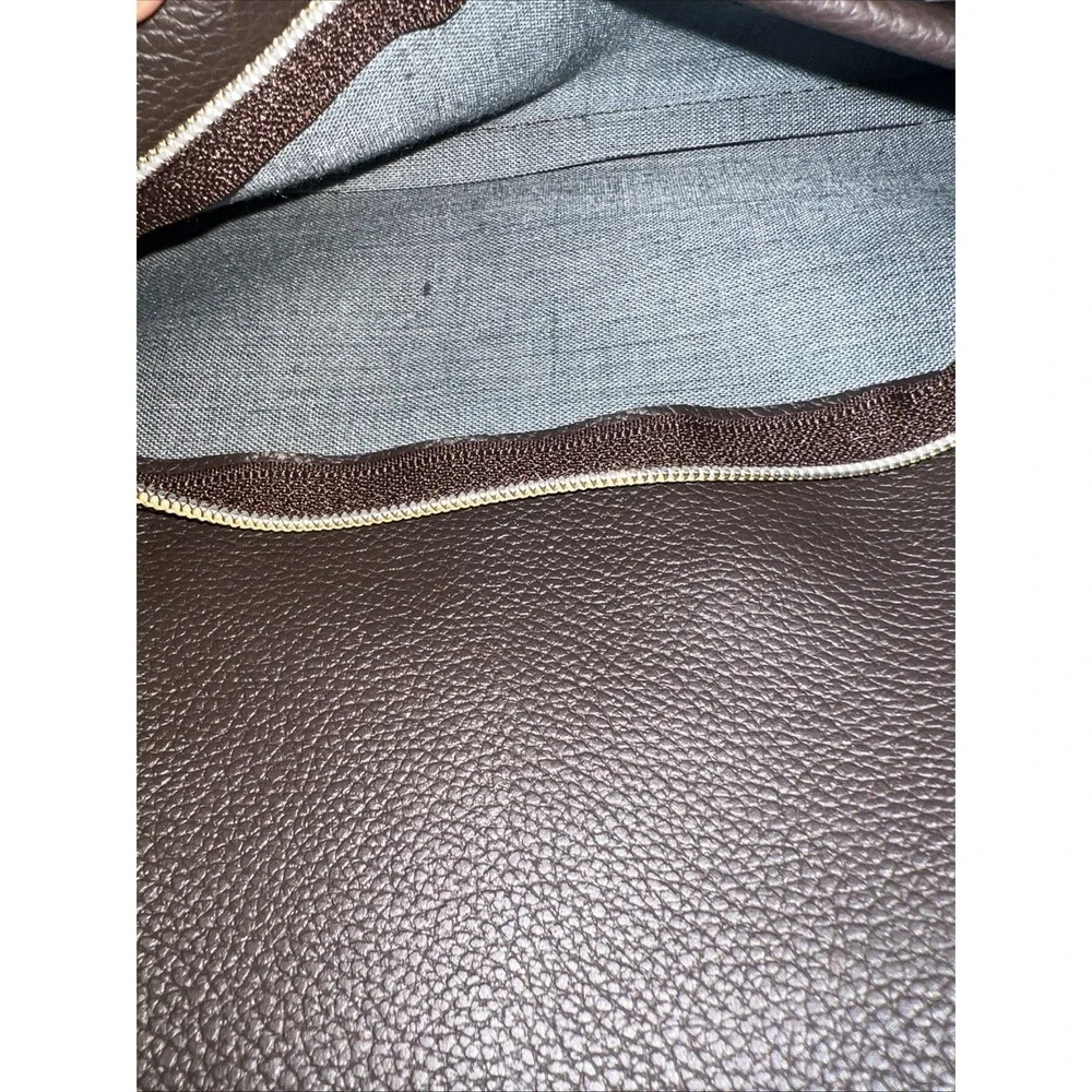 The History of Whoo Hwanyu Brown Faux Leather Carrying Case Embossed Logo Zip